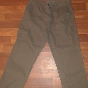 Dockers olive zip cargo pants 34 × 30. Carpenter
